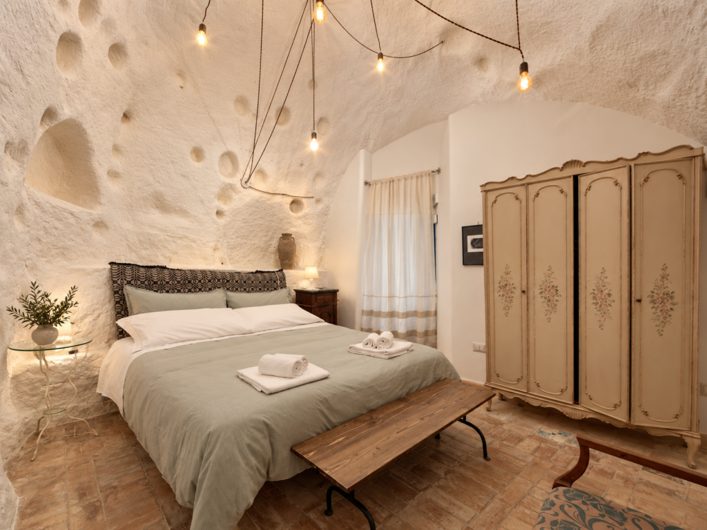 Camera matrimoniale della Casa Grotta nei Sassi di Matera